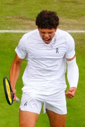 Ben Shelton celebrates victory in his first round match Wimbledon Tennis Championships, Day 2, The All England Lawn Tennis and Croquet Club, London, UK - 02 Jul 2024  Copyright: xJavierxGarcia Shutterstockx 14567681fa