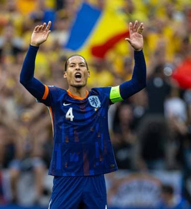 Football - UEFA EURO, EM, Europameisterschaft,Fussball 2024 - Round of 16 - Romania v The Netherlands MUNICH, GERMANY - Tuesday, July 2, 2024: Netherlands captain Virgil van Dijk during the UEFA Euro 2024 Round of 16 match between Romania and the Netherlands at the Allianz Arena. (Photo by David Rawcliffe Propaganda) MUNICH Allianz Arena BAVARIA GERMANY  Copyright: xDavidxRawcliffex P2024-07-02-Romania_Netherlands-30