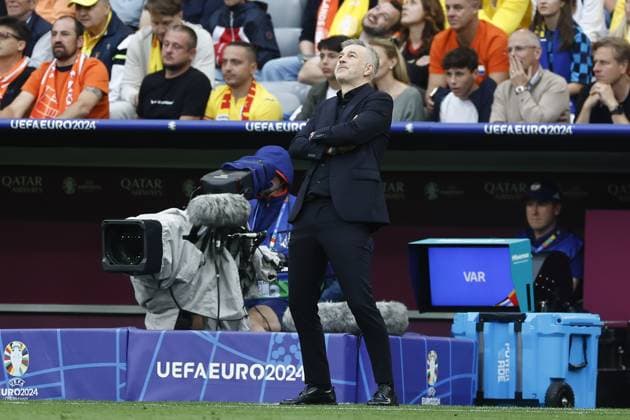 MUNCHEN, 02-07-2024, Stadium Allianz Arena, European Football Championship Euro2024, Round of 16 match no.40 between Romania and Netherlands. Romania trainer coach Edward Iordanescu Romania - Netherlands (Euro2024)  x25661062x Copyright:
