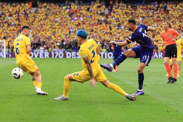 Fußball UEFA EURO 2024 Achtelfinale Rumänien gegen Niederlande 2. Juli 2024 UEFA EURO 2024 Achtelfinale Rumänien gegen Niederlande Cody Gakpo aus den Niederlanden erzielt das erste Tor Foto Simon Stacpoole Abseits München Deutschland  Copyright: xSimonxStacpoolexOffside