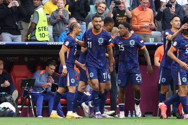 the team celebrates Cody Gakpo 11 Netherlands goal for 0 1, Romania vs Netherlands, Football, UEFA Euro 2024, Round of 16, M43, 02 07 2024 Munich Bavaria Germany Copyright: xkolbert-press ChristianxKolbertx
