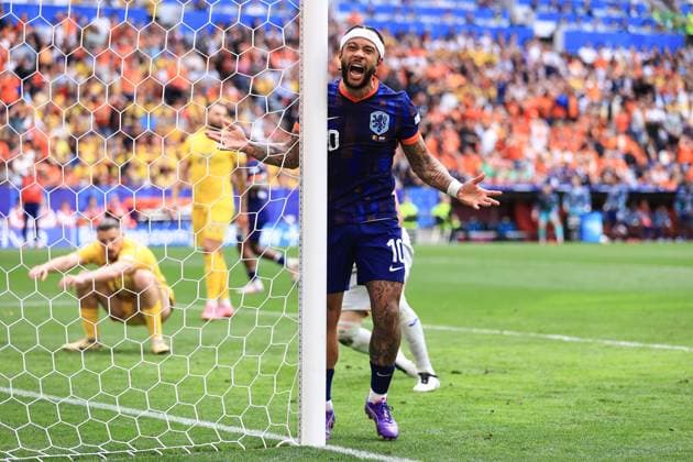 Fußball UEFA EURO 2024 Achtelfinale Rumänien - Niederlande 2. Juli 2024 UEFA EURO 2024 Achtelfinale Rumänien - Niederlande Memphis Depay (Niederlande) reagiert nach einer vergebenen Chance Foto Simon Stacpoole Abseits München Deutschland  Copyright: xSimonxStacpoolexOffside