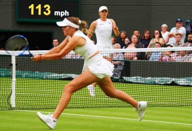 Iga Swiatek and Sofia Kenin during their first round match Wimbledon Tennis Championships, Day 2, The All England Lawn Tennis and Croquet Club, London, UK - 02 Jul 2024  Copyright: xJavierxGarcia Shutterstockx 14567681gu
