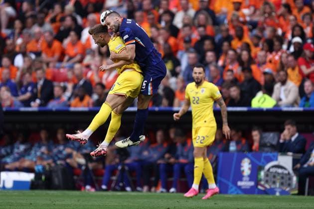 Romania vs Nederland Denis Dragus of Romania and Stefan De Vrij of Netherlands battle for the ball during the UEFA EURO, EM, Europameisterschaft,Fussball 2024 round of 16 match between Romania and Nederland at Munich Football Arena on July 2, 2024 in Munich, Germany. Munich Munich Football Arena Germany Copyright: xMarcoxCanonierox