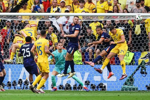 Goal chance for Bogdan Racovitan Romania, 24 , Bart Verbruggen Netherlands, 01 , Stefan De Vrij Netherlands, 06 , Steven Bergwijn Netherlands, 25 , Andonie Andrei Burca Romania, 15 GER, Romania ROM vs Netherlands NED , European Football Championship, UEFA EURO 2024, Round of 16, 02 07 2024 GER, Romania ROM vs Netherlands NED , European Football Championship, UEFA EURO 2024, Round of 16, 02 07 2024 Munich Copyright: xEibner-Pressefoto RogerxBuerkex EP