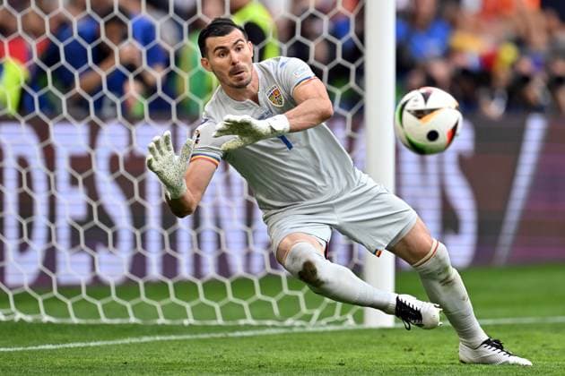 020724 KAI SCHWOERER Florin Nita of Romania concedes the 0-1 goal during the UEFA EURO, EM, Europameisterschaft,Fussball 2024 round of 16 match between Romania and the Netherlands at Munich Football Arena on July 2, 2024 in Munich, Germany. 020724-CPL-ROUvNED-005