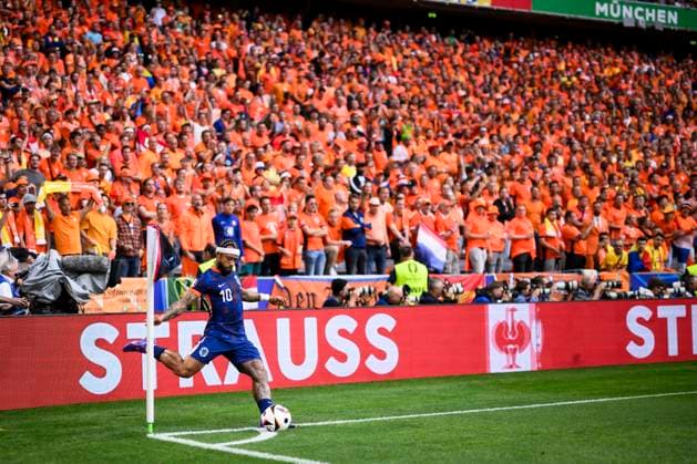 Romania v Netherlands - UEFA EURO, EM, Europameisterschaft,Fussball 2024 Memphis Depay of Netherlands takes a corner kick during the UEFA EURO 2024 round of 16 football match between Romania and Netherlands. Munich Germany Copyright: xNicolòxCampox