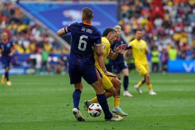 in duel, action, with Nicolae Stanciu 21 Romania , Stefan de Vrij 6 Netherlands , Romania vs Netherlands, Football, UEFA Euro 2024, Round of 16, M43, 02 07 2024 Munich Bavaria Germany Copyright: xkolbert-press ChristianxKolbertx