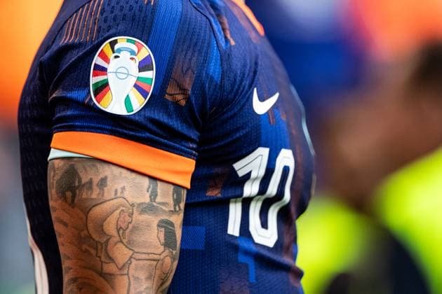 UEFA EURO 2024 Romania Netherlands 02 07 2024 Memphis Depay Netherlands, 10 , symbolic image, logo of UEFA EURO 2024 on the match jersey of Netherlands UEFA EURO 2024 Romania Netherlands Munich Football Arena, Munich 02 07 2024 Copyright: xBEAUTIFULxSPORTS Buriakovx