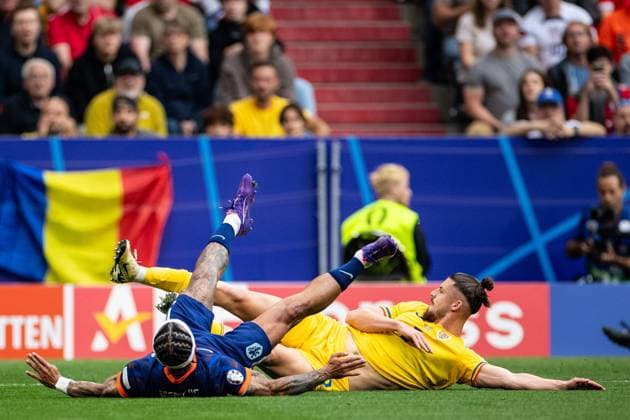 UEFA EURO 2024 Romania Netherlands 02 07 2024 Radu Dragusin Romania, 3 , Memphis Depay Netherlands, 10 UEFA EURO 2024 Romania Netherlands Munich Football Arena, Munich 02 07 2024 Copyright: xBEAUTIFULxSPORTS Buriakovx