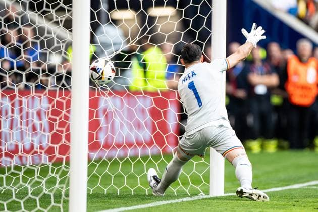 UEFA EURO 2024 Romania Netherlands 02 07 2024 Florin Nita Romania, 1 UEFA EURO 2024 Romania Netherlands Munich Football Arena, Munich 02 07 2024 Copyright: xBEAUTIFULxSPORTS Buriakovx
