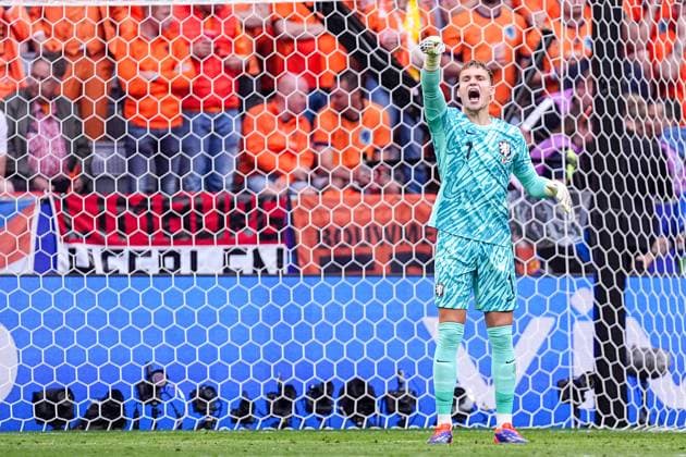 2024-07-02 Romania v Netherlands - Round of 16 - UEFA EURO, EM, Europameisterschaft,Fussball 2024 MUNICH, GERMANY - JULY 2: Bart Verbruggen of the Netherlands shouting during the Round of 16 - UEFA EURO 2024 match between Romania and Netherlands at Munich Football Arena on July 2, 2024 in Munich, Germany. (Photo by Joris Verwijst BSR Agency) Munich Germany Content not available for redistribution in The Netherlands directly or indirectly through any third parties. Copyright: xBSRxAgencyx