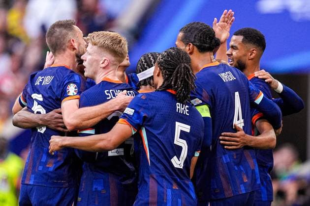 2024-07-02 Romania v Netherlands - Round of 16 - UEFA EURO, EM, Europameisterschaft,Fussball 2024 MUNICH, GERMANY - JULY 2: Cody Gakpo of the Netherlands celebrates after scoring his teams second goal (later cancelled by VAR), Stefan de Vrij of The Netherlands, Jerdy Schouten of the Netherlands, Nathan Ake of the Netherlands, Virgil van Dijk of the Netherlands during the Round of 16 - UEFA EURO 2024 match between Romania and Netherlands at Munich Football Arena on July 2, 2024 in Munich, Germany. (Photo by Joris Verwijst BSR Agency) Munich Germany Content not available for redistribution in The Netherlands directly or indirectly through any third parties. Copyright: xBSRxAgencyx