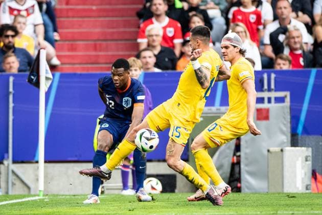 UEFA EURO 2024 Romania Netherlands 02 07 2024 Denzel Dumfries Netherlands, 22 , Andrei Burca Romania, 15 , r10 UEFA EURO 2024 Romania Netherlands Munich Football Arena, Munich 02 07 2024 Copyright: xBEAUTIFULxSPORTS Buriakovx