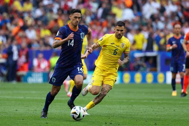 in duel, action, with Tijjani Reijnders 14 Netherlands , Marius Marin 6 Romania , Romania vs Netherlands, Football, UEFA Euro 2024, Round of 16, M43, 02 07 2024 Munich Bavaria Germany Copyright: xkolbert-press ChristianxKolbertx