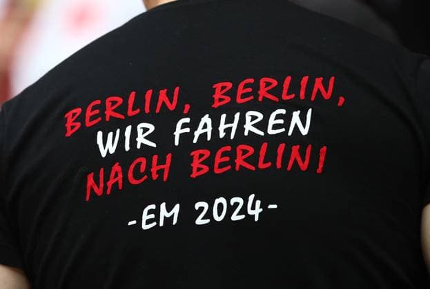 02 07 2024, xtgx, Football EM 2024 1 8 Final, Austria Turkey emspor, v l saying Berlin berlin wir fahren nach Berlin EM 2024 DFL DFB REGULATIONS PROHIBIT ANY USE OF PHOTOGRAPHS as IMAGE SEQUENCES and or QUASI VIDEO Leipzig