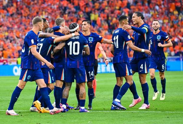 Goal celebration of the Netherlands after scoring the second goal, UEFA EURO 2024 Round of 16, Romania vs the Netherlands, Munich Football Arena on July 02, 2024 in Munich, Germany Photo by Silas Schueller DeFodi Images goal celebration of the Nederlands after scoring the second goal, UEFA EURO 2024 Round of 16, Romania vs the Netherlands, Munich Football Arena on July 2, 2024 in Munich, Germany Photo by Silas Schueller DeFodi Images Defodi 738 738 ROUNED 20240702 191 Defodi-738