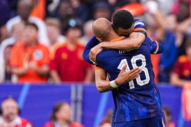 2024-07-02 Romania v Netherlands - Round of 16 - UEFA EURO, EM, Europameisterschaft,Fussball 2024 MUNICH, GERMANY - JULY 2: Donyell Malen of the Netherlands celebrates after scoring his teams second goal, Cody Gakpo of the Netherlands during the Round of 16 - UEFA EURO 2024 match between Romania and Netherlands at Munich Football Arena on July 2, 2024 in Munich, Germany. (Photo by Joris Verwijst BSR Agency) Munich Germany Content not available for redistribution in The Netherlands directly or indirectly through any third parties. Copyright: xBSRxAgencyx