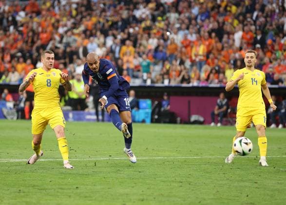 Donyell Malen of Netherlands scores to make it 0-3 Romania v Netherlands, UEFA European Championship, EM, Europameisterschaft 2024, Round of 16, Football, Munich Football Arena, Munich, Germany - 02 Jul 2024 EDITORIAL USE ONLY No use with unauthorised audio, video, data, fixture lists, club league logos or live services. Online in-match use limited to 120 images, no video emulation. No use in betting, games or single club league player publications. Copyright: xPaulxCurrie Shutterstockx 14566647ci