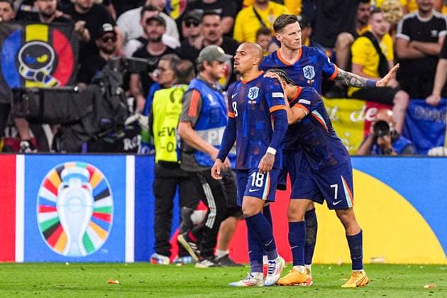 2024-07-02 Romania v Netherlands - Round of 16 - UEFA EURO, EM, Europameisterschaft,Fussball 2024 MUNICH, GERMANY - JULY 2: Donyell Malen of the Netherlands celebrates after scoring his teams third goal, Wout Weghorst of the Netherlands, Xavi Simons of the Netherlands during the Round of 16 - UEFA EURO 2024 match between Romania and Netherlands at Munich Football Arena on July 2, 2024 in Munich, Germany. (Photo by Joris Verwijst BSR Agency) Munich Germany Content not available for redistribution in The Netherlands directly or indirectly through any third parties. Copyright: xBSRxAgencyx