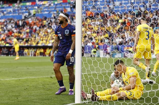 MUNICH - Memphis Depay of Holland during the UEFA EURO, EM, Europameisterschaft,Fussball 2024 round of 16 match between Romania and the Netherlands at the Munich Football Arena on July 2, 2024 in Munich, Germany. ANP MAURICE VAN STEEN UEFA EURO 2024 2024 xVIxANPxSportx xxANPxIVx 502627690 originalFilename: 502627690.jpg