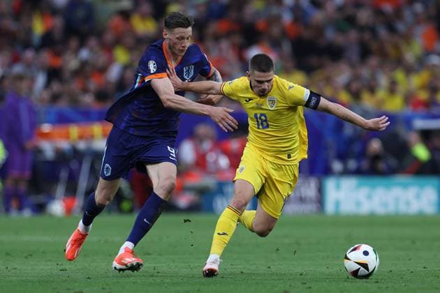 Soccer UEFA EURO 2024 Round of 16 Romania Netherlands on 02 07 2024 at the Munich Football Arena in Munich Wout Weghorst Netherlands , left Razvan Marin Romania , right xMSx