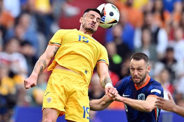 020724 KAI SCHWOERER Andrei Burca of Romania wins a header against Stefan de Vrij of the Netherlands during the UEFA EURO, EM, Europameisterschaft,Fussball 2024 round of 16 match between Romania and the Netherlands at Munich Football Arena on July 2, 2024 in Munich, Germany. 020724-CPL-ROUvNED-008