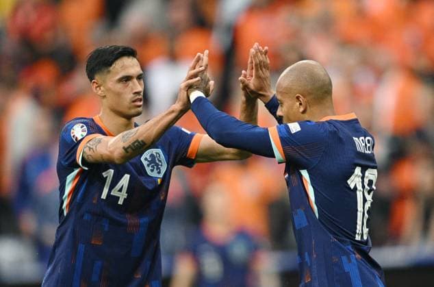 Germany Soccer Euro 2024 Romania - Netherlands 8721381 02.07.2024 Netherlands Tijjani Reijnders, left, and Donyell Malen are seen during the UEFA EURO, EM, Europameisterschaft,Fussball 2024 round of 16 soccer match between Romania and Netherlands at the Munich Football Arena in Munich, Germany. Alexey Filippov Sputnik Munich Germany  Copyright: xAlexeyxFilippovx