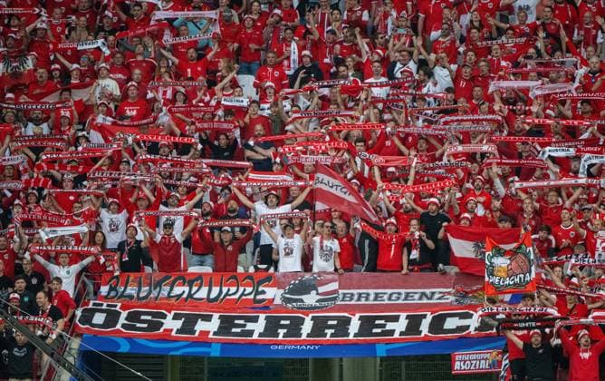Football, men, season 2023 24, UEFA Euro EM 2024, round of 16 in Leipzig, Austria Turkey, Austrian fans, 02 07 2024, Copyright: xMatthiasxKochx