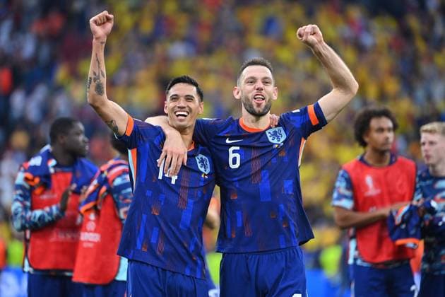Final cheer from left Tijjani REINJNDERS NED and Jerdy SHOUTEN NED , cheering,joy,enthusiasm,action round of 16 Romania ROU Netherlands NED 0 3 on 02 07 2024, Football Arena Munich Football UEFA EURO 2024 GERMANY from 14 06 2024 14 07 2024 Â