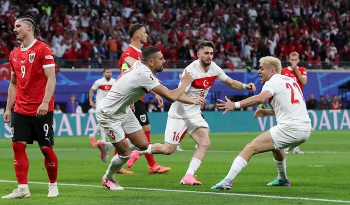 li Merih Demiral cheers after 0 1 with Ismail Yüksek, Baris Alper Yilmaz joy emotion jubilation Sport Football Soccer European Championship Euro 2024 European Championship Men Season 2023 2024 02 07 2024 Austria AUT vs Turkey TUR in Leipzig DFL regulations prohibit any use of photographs as image sequences and or quasi video