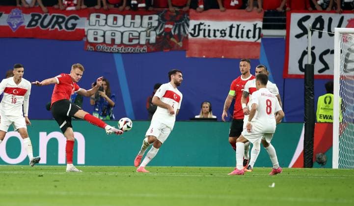 02 07 2024, xtgx, European Football Championship 2024 1 8 Final, Austria Turkey emspor, v l Philipp Lienhart Austria , Orkun Kökcü Turkey Turkey , Arda Güler Turkey Turkey UEFA REGULATIONS PROHIBIT ANY USE OF PHOTOGRAPHS as IMAGE SEQUENCES and or QUASI VIDEO Leipzig