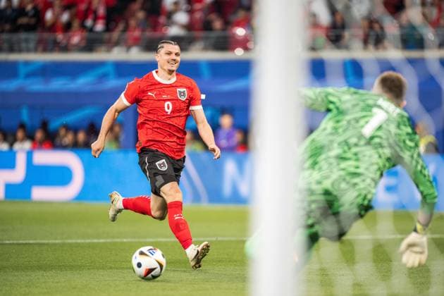 SOCCER - UEFA EURO, EM, Europameisterschaft,Fussball 2024 LEIPZIG,GERMANY,02.JUL.24 - SOCCER -UEFA EURO 2024, round of 16, Austria vs Turkey. Image shows Marcel Sabitzer (AUT) and Mert Guenok (TUR).  GEPAxpictures xJohannesxFriedl