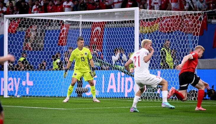 Football Euro 2024 Round of 16 02 07 2024 Austria Turkey Goalkeeper Patrick Pentz li Austria