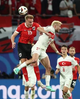 02 07 2024, xtgx, European Football Championship 2024 1 8 Final, Austria Turkey emspor, v l Philipp Lienhart Austria , Baris Alper Yilmaz Turkey Turkey UEFA REGULATIONS PROHIBIT ANY USE OF PHOTOGRAPHS as IMAGE SEQUENCES and or QUASI VIDEO Leipzig