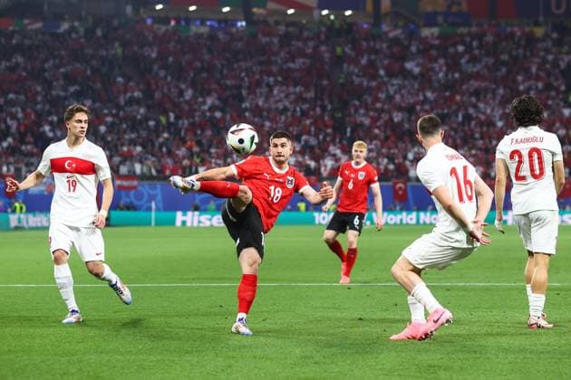 Österreich - Türkei 2. Juli 2024, Leipzig UEFA EURO-Achtelfinale Österreich - Türkei Romano Schmid (Österreich) schießt den Ball ins Tor Foto Charlotte Wilson Abseits Leipzig Deutschland  Copyright: xCharlottexWilsonx xOffsidexOffside