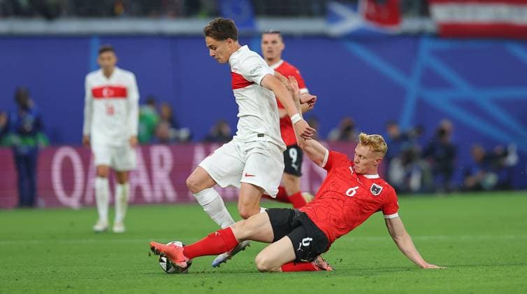 Austria Turkey UEFA EURO 2024 Leipzig, 02 07 2024, Leipzig Stadium, UEFA EURO 2024 Germany , Round of 16, Austria AUT vs Turkey TUR , In the picture from l Kenan Yildiz 19, TUR and Nicolas Seiwald 6, AUT , Picture Point