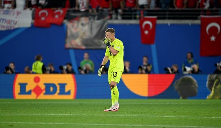 Football Euro 2024 Round of 16 02 07 2024 Austria Turkey Goalkeeper Patrick Pentz Austria