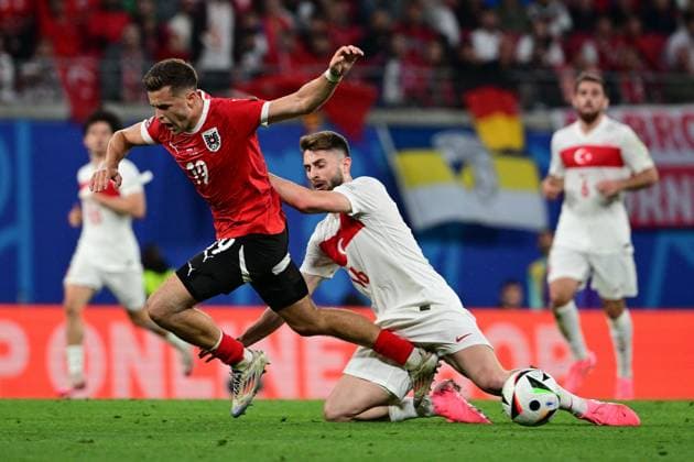 in duel, action, with Christoph Baumgartner 19 Austria , Ismail Yueksek 16 Turkey , Austria vs Turkey, Football, UEFA Euro 2024, Round of 16, 02 07 2024 Leipzig Saxony Germany Copyright: xkolbert-press MarcxNiemeyerx