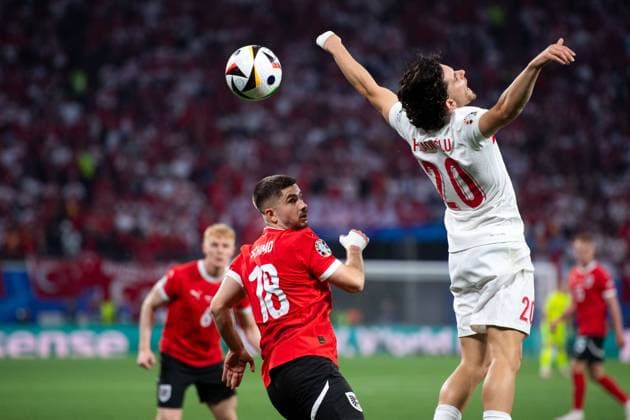 Romano Schmid Austria, 18 in duel with Ferdi Erenay Kadioglu Turkey, 20 , GER, Austria AUT vs Tuerkiye TUR , European Football Championship, UEFA EURO 2024, Round of 16, 02 07 2024 GER, Austria AUT vs Tuerkiye TUR , European Football Championship, UEFA EURO 2024, Round of 16, 02 07 2024 Leipzig Copyright: xEibner-Pressefoto Memmlerx EP_MMR