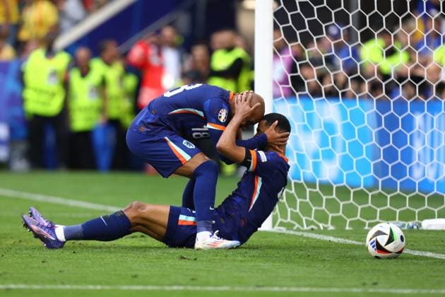 Sport Themen der Woche KW27 Sport Bilder des Tages July 2, 2024, Munich, Bavaria, Germany: DONYELL MALEN 18 of Team Netherlands celebrates his teammate CODY GAKPO 11 for scoring their side s second goal but this will be disallowed due to an offside position during the UEFA EURO, EM, Europameisterschaft,Fussball 2024 Round of 16 between ROMANIA and NETHERLANDS at Allianz Arena in Munich, Germany Munich Germany - ZUMAc179 20240702_zep_c179_085 Copyright: xMickaelxChavetx