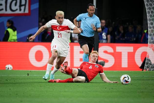 Baris Alper Yilmaz 21 et Seiwald Nicolas SEIWALD 6 Midfield FOOTBALL : Turquie vs Autriche- Euro 2024 round of 16 - Red Bull Arena in Leipzig - 02-07-2024 ElyxandroCegarra Panoramic 