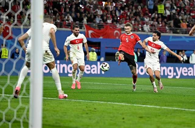 02 07 2024, Football UEFA EURO 2024, round of 16, Austria Turkey, in the RB Arena Leipzig, from left Orkun Kökcü Turkey , Stefan Posch Austria and Ferdi Kadioglu Turkey