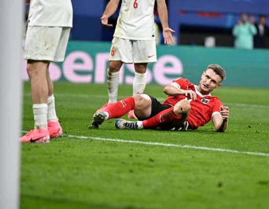 02 07 2024, Football UEFA EURO 2024, Round of 16, Austria Turkey, in the RB Arena Leipzig, Stefan Posch Austria on the ground