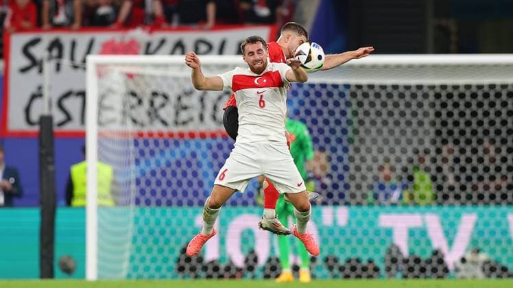 Austria Turkey UEFA EURO 2024 Leipzig, 02 07 2024, Leipzig Stadium, UEFA EURO 2024 Germany , Round of 16, Austria AUT vs Turkey TUR , In the picture Orkun Kökcü Koekcue 6, TUR in front of Romano Christian Schmid 18, AUT , Picture Point