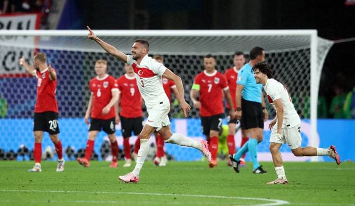 02 07 2024, xtgx, Football EM 2024 1 8 Final, Austria Turkey emspor, v l Merih Demiral Turkey Turkey celebrate the goal, Der Torjubel zum 2 0 UEFA REGULATIONS PROHIBIT ANY USE OF PHOTOGRAPHS as IMAGE SEQUENCES and or QUASI VIDEO Leipzig