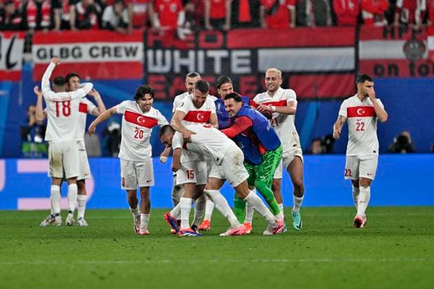 02 07 2024, Football UEFA EURO 2024, Round of 16, Austria Turkey, in the RB Arena Leipzig, All Turks rejoice with Merih Demiral Turkey the scorer