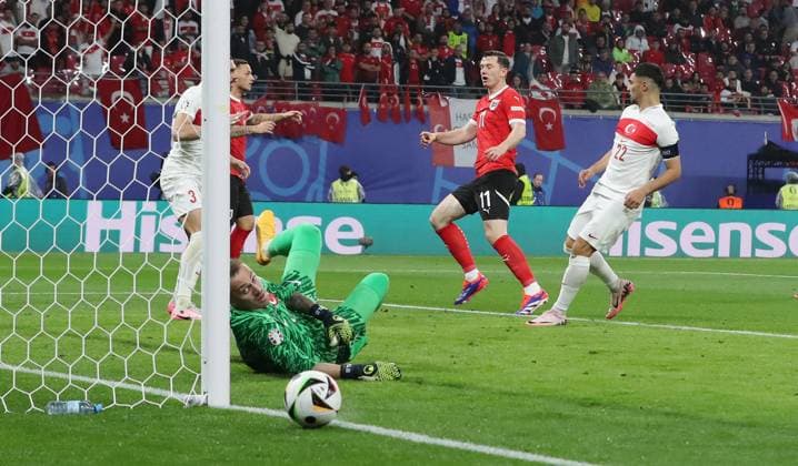 Michael Gregoritsch misses, goalkeeper Mert Günok , Kaan Ayhan duel Match scene Action Sport Football Soccer European Championship Euro 2024 European Championship Men Season 2023 2024 02 07 2024 Austria AUT vs Turkey TUR in Leipzig DFL regulations prohibit any use of photographs as image sequences and or quasi video