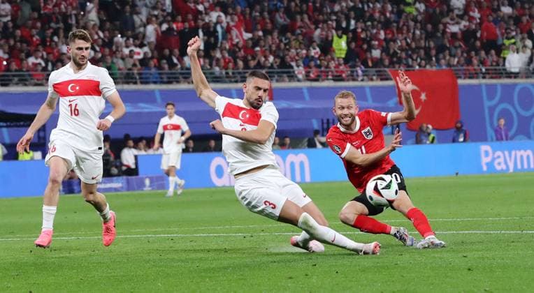 Merih Demiral, Konrad Laimer duel match scene Action Sport Football Soccer European Championship Euro 2024 European Championship Men Season 2023 2024 02 07 2024 Austria AUT vs Turkey TUR in Leipzig DFL regulations prohibit any use of photographs as image sequences and or quasi video