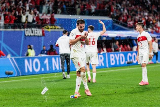 UEFA EURO 2024 Austria Turkey 02 07 2024 Cheers for 0 2 by Merih Demiral Turkey, 3 Orkun Kökcü Turkey, 6 is thrown a cup UEFA EURO 2024 Austria Turkey Leipzig Stadium, Leipzig on 02 07 2024 Copyright: xBEAUTIFULxSPORTS Wunderlx